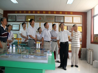 2012.7.28日山東天意兩項科技成果鑒定順利通過，北京領(lǐng)導專家，到我公司參觀指導